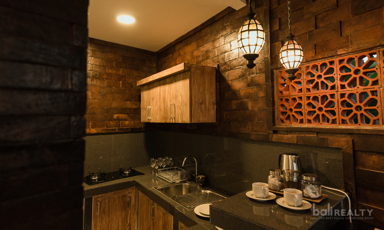 Two-Bedroom Balinese Tropical Villa with Rice Paddy and Sunset Views in Prime Canggu Locale — image 3