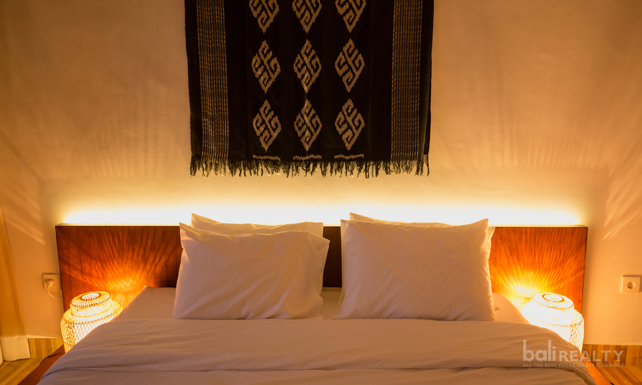 Two-Bedroom Balinese Tropical Villa with Rice Paddy and Sunset Views in Prime Canggu Locale — image 6