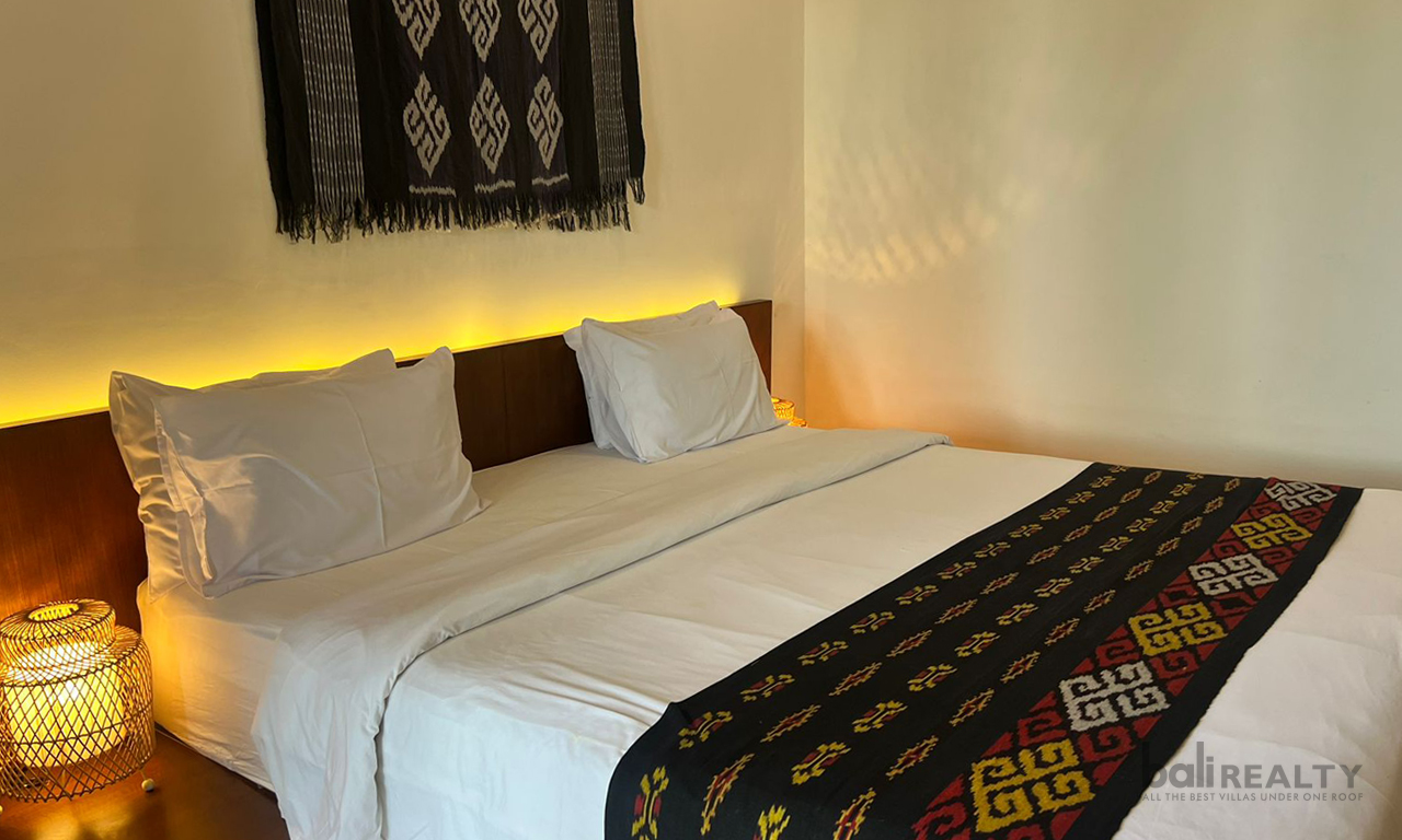 Exclusive Yearly Rental Opportunity: Two-Bedroom Balinese Tropical Villa in Prime Canggu Locale with Breathtaking Sunset Views — image 4