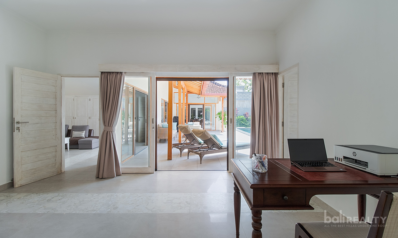 Idyllic Traditional Three-Bedroom Villa with Rice Field Views in Padang Tawang, Canggu — image 13