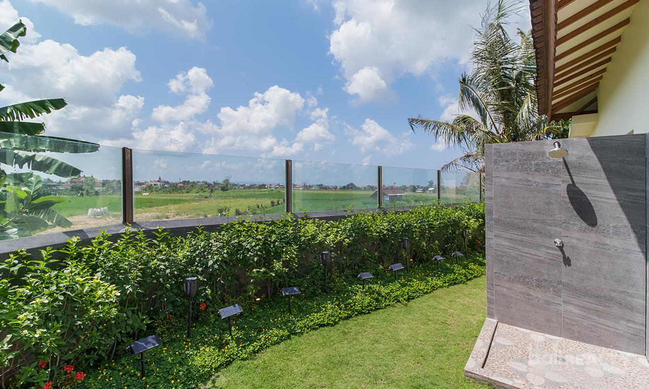 Idyllic Traditional Three-Bedroom Villa with Rice Field Views in Padang Tawang, Canggu — image 17