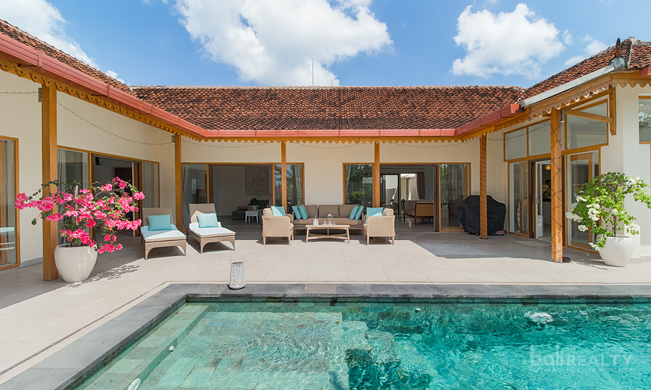 Idyllic Traditional Three-Bedroom Villa with Rice Field Views in Padang Tawang, Canggu — image 1