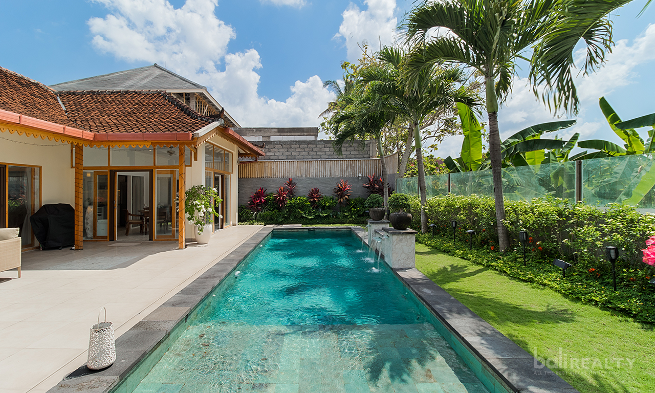 Idyllic Traditional Three-Bedroom Villa with Rice Field Views in Padang Tawang, Canggu — image 2