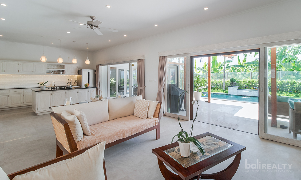Idyllic Traditional Three-Bedroom Villa with Rice Field Views in Padang Tawang, Canggu — image 3