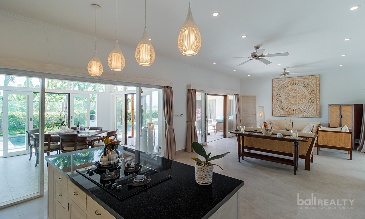 Idyllic Traditional Three-Bedroom Villa with Rice Field Views in Padang Tawang, Canggu — image 5