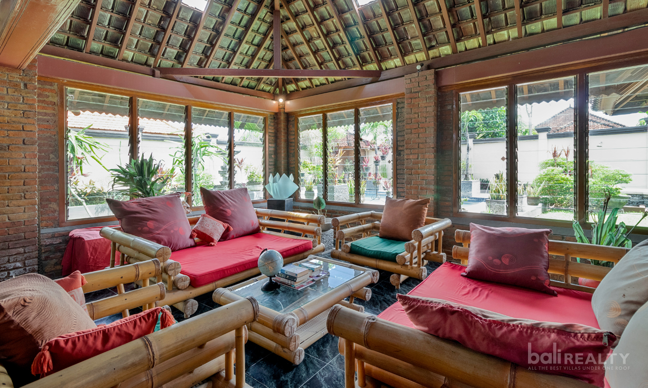 Great Opportunity for Developers or Investors: Freehold Three-Bedroom Balinese Home set on 700sqm of Land — image 5
