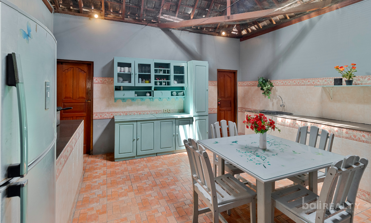 Great Opportunity for Developers or Investors: Freehold Three-Bedroom Balinese Home set on 700sqm of Land — image 6