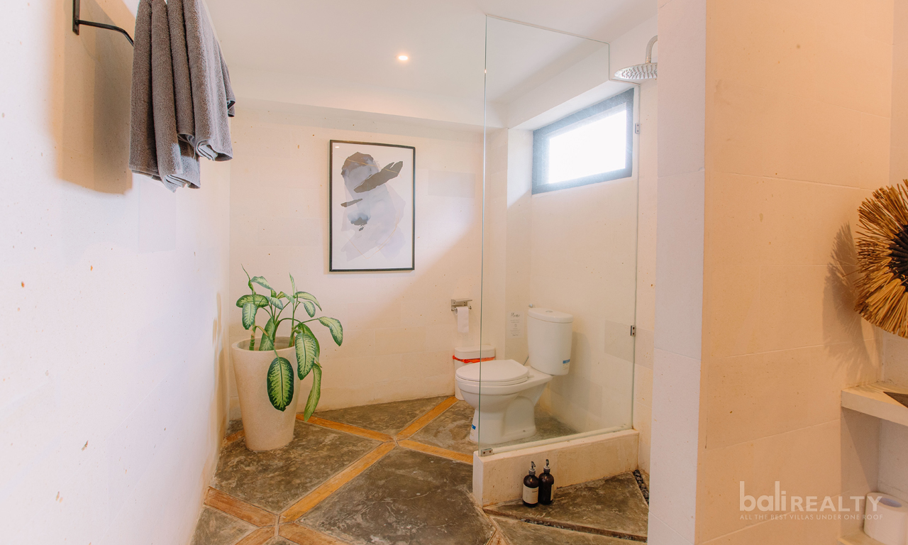 Prime Canggu Investment: Chic Two-Bedroom Townhouse Loft, Steps from Nelayan Beach! 2688 — image 10
