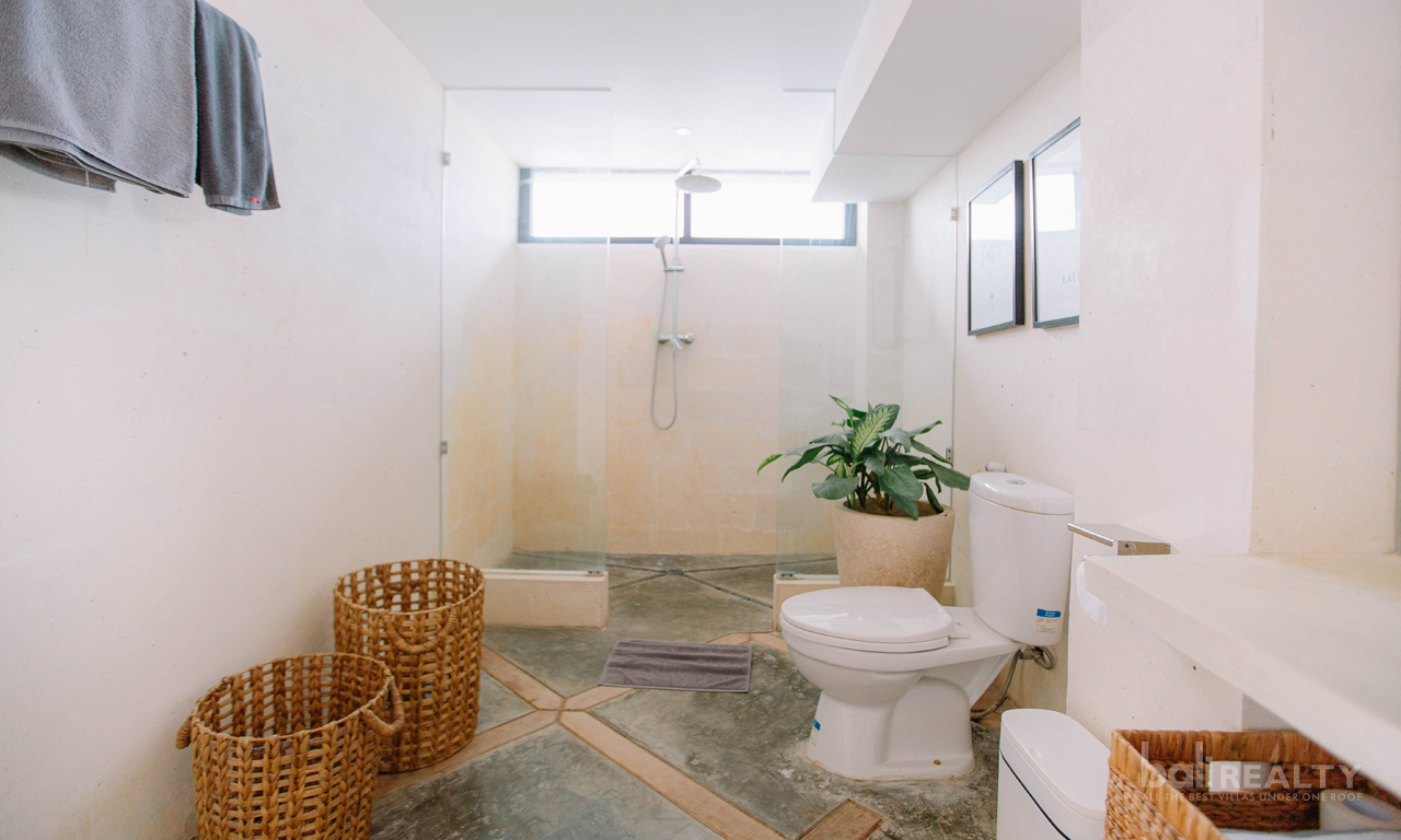Prime Canggu Investment: Chic Two-Bedroom Townhouse Loft, Steps from Nelayan Beach! 2688 — image 11