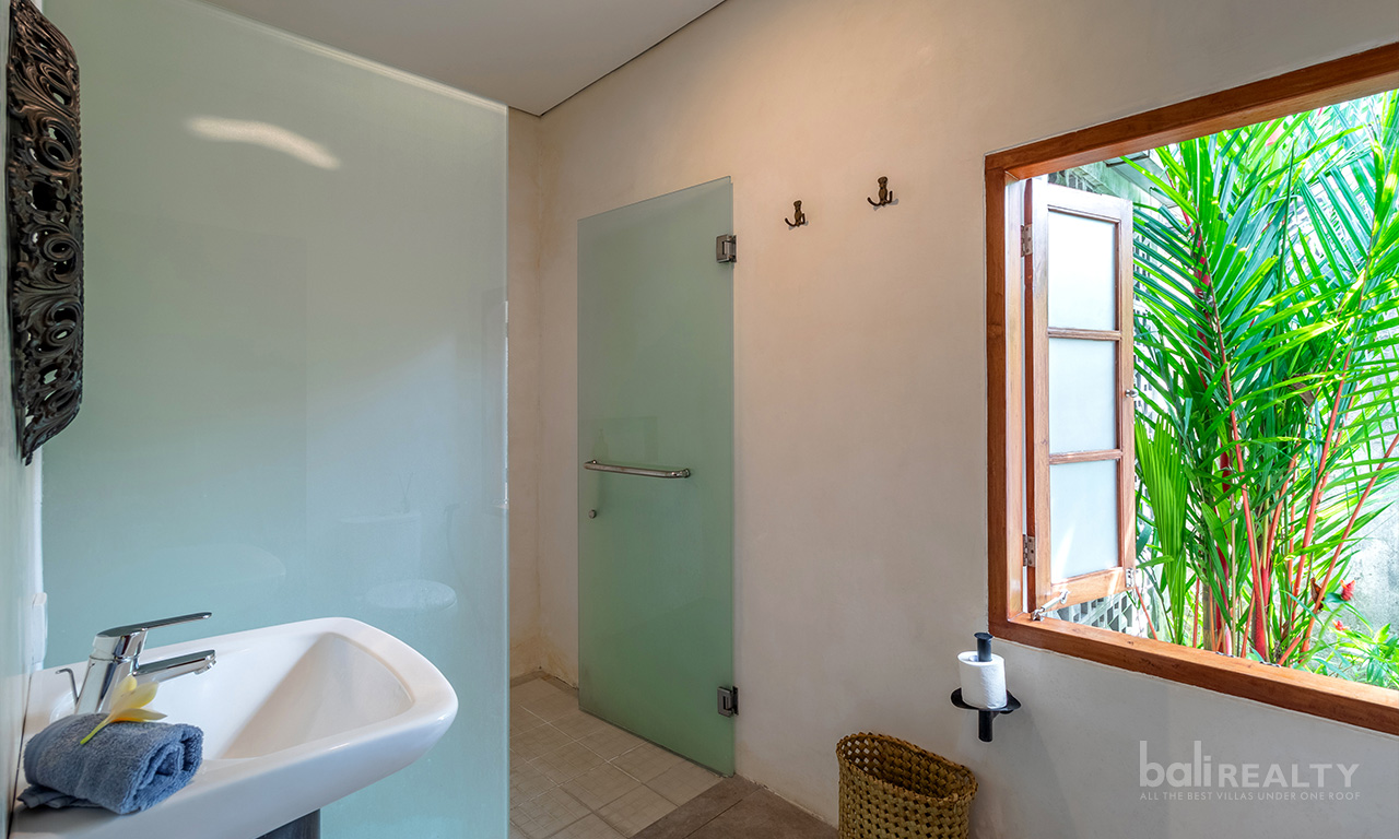 Cozy, Fully Furnished Two-Bedroom Freehold House in Padonan, Canggu — image 10