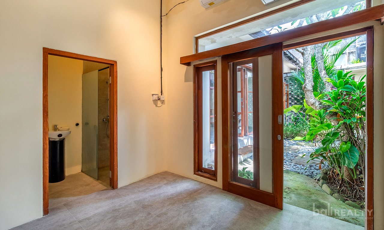 Cozy, Fully Furnished Two-Bedroom Freehold House in Padonan, Canggu — image 13