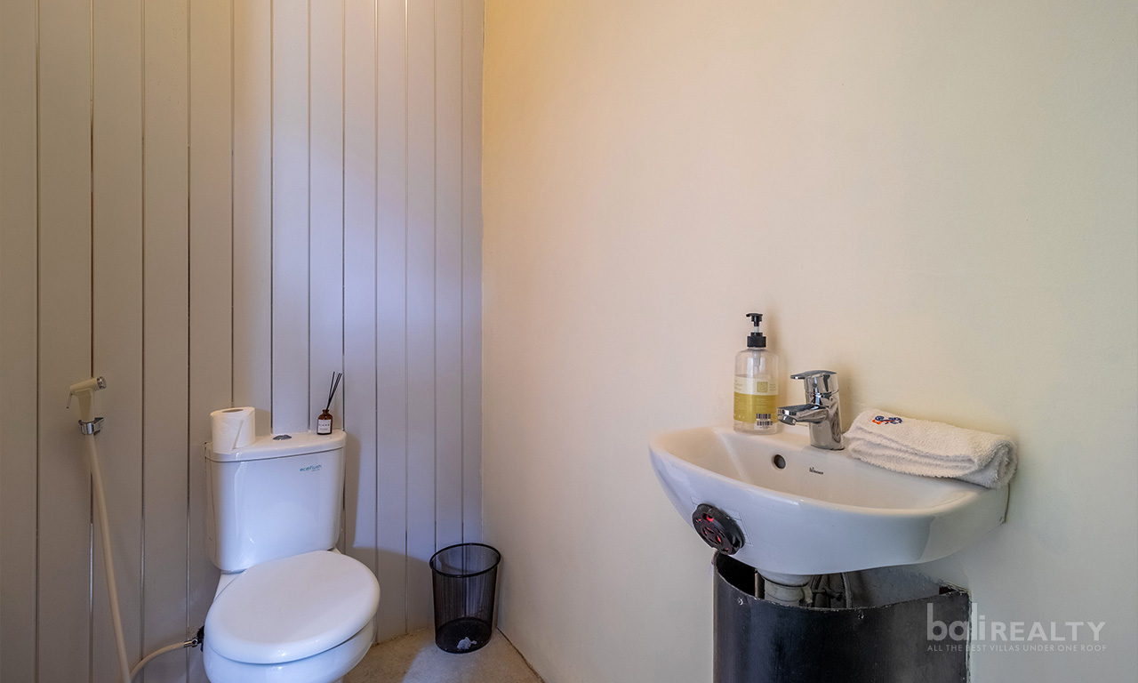 Cozy, Fully Furnished Two-Bedroom Freehold House in Padonan, Canggu — image 14