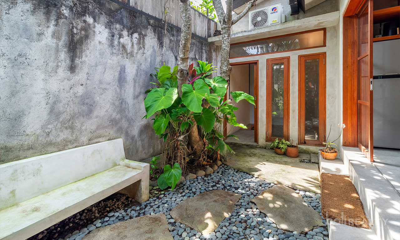 Cozy, Fully Furnished Two-Bedroom Freehold House in Padonan, Canggu — image 16