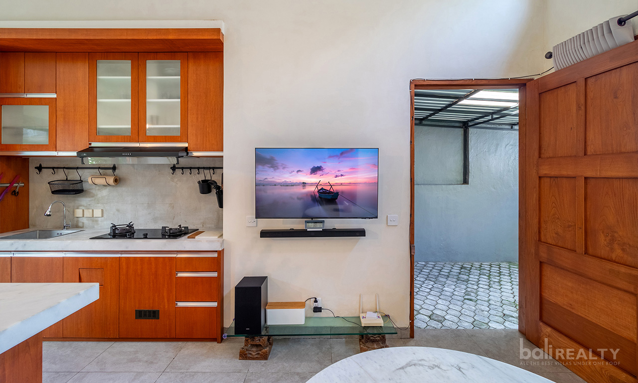 Cozy, Fully Furnished Two-Bedroom Freehold House in Padonan, Canggu — image 1