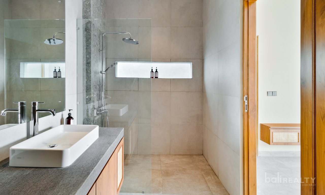 Newly Built 2 Bedroom Freehold Villa located in Buduk, Perenenan — image 9