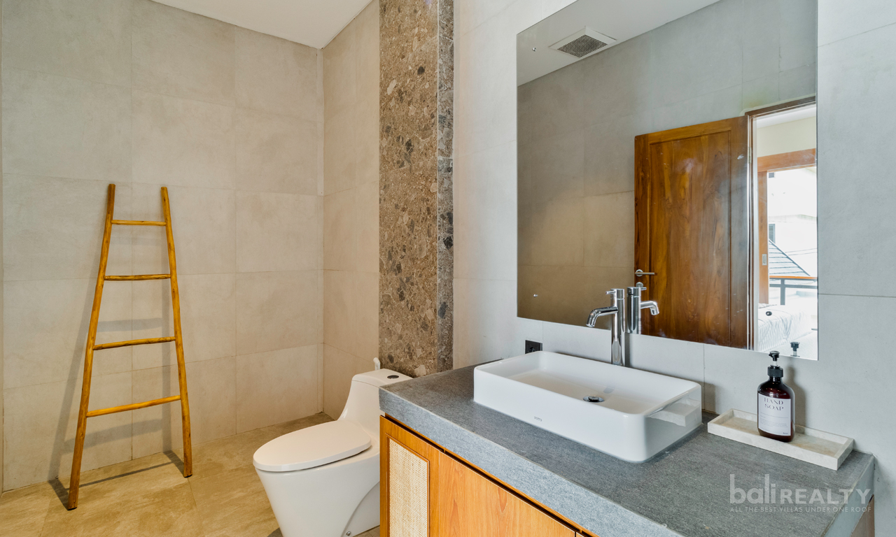 Newly Built 2 Bedroom Freehold Villa located in Buduk, Perenenan — image 8