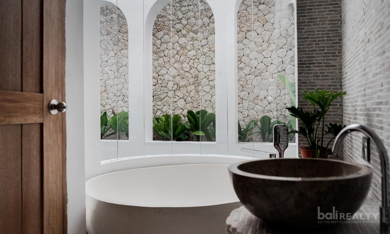 European-Style Three-Bedroom Villa with Long Lease, Well-Located Near Berawa Beach — image 8