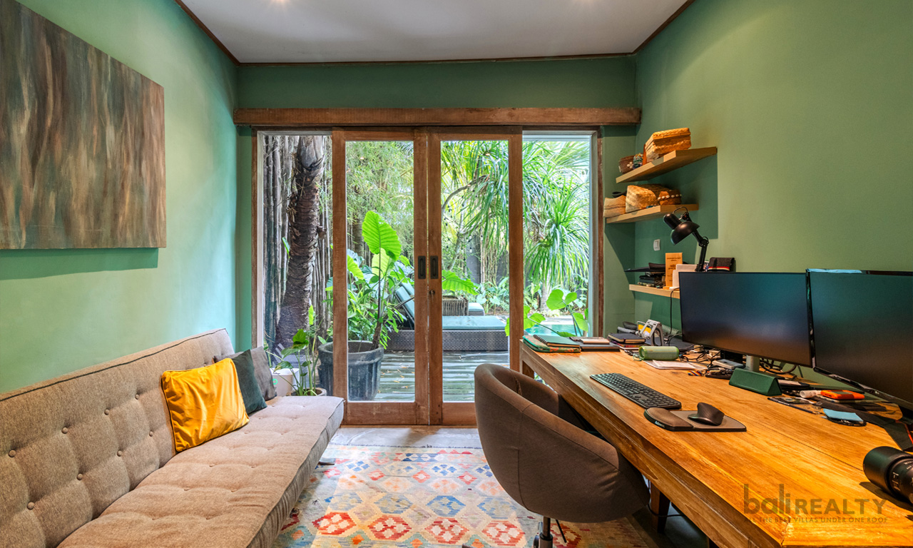 Smart Investment in Prime Canggu: Four-Bedroom Villa with Long Lease in Tourism Zone — image 10