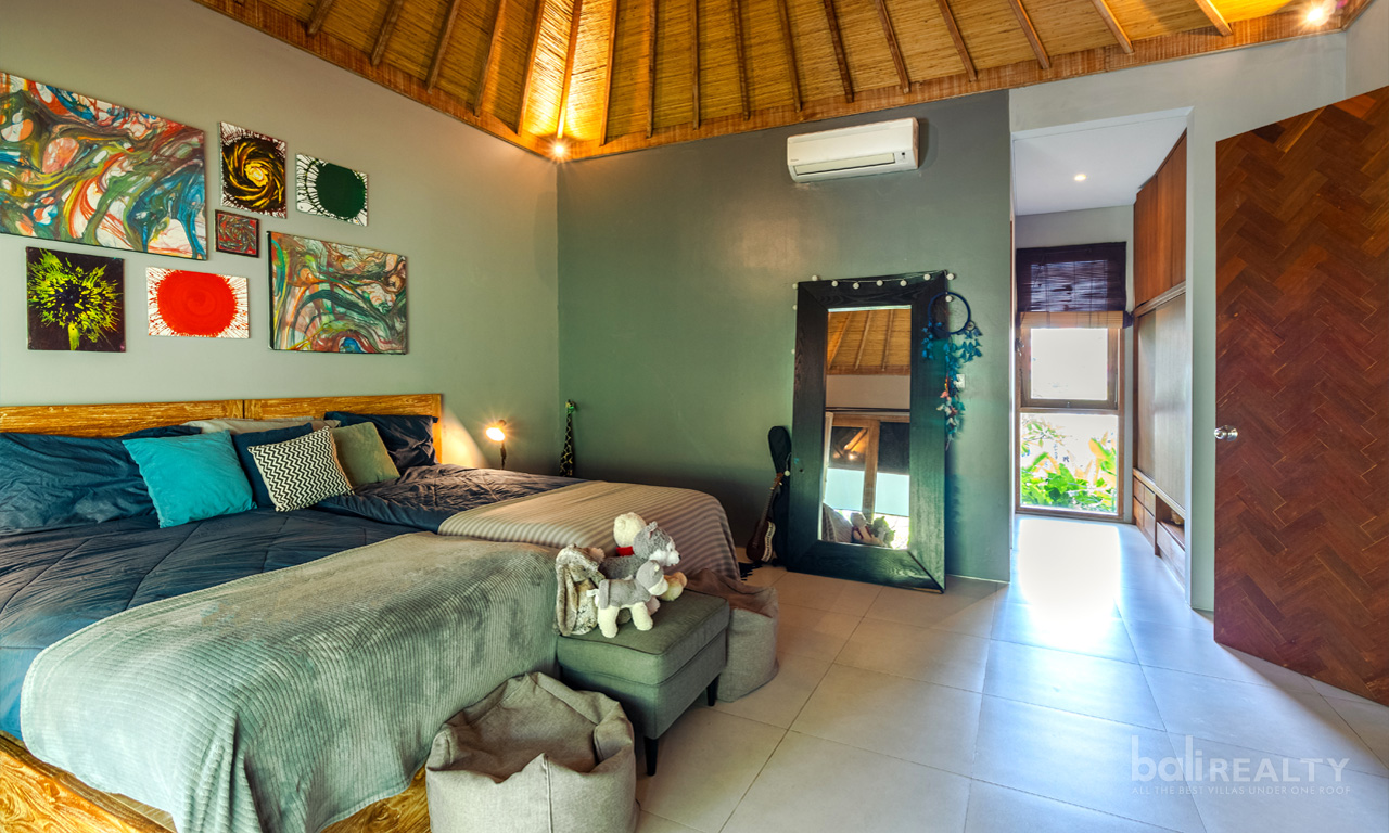 Smart Investment in Prime Canggu: Four-Bedroom Villa with Long Lease in Tourism Zone — image 14