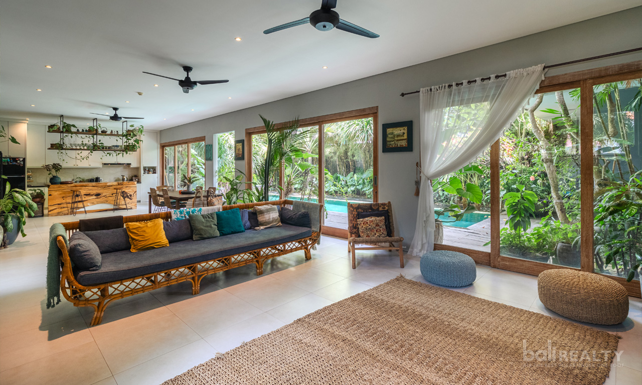 Smart Investment in Prime Canggu: Four-Bedroom Villa with Long Lease in Tourism Zone — image 4