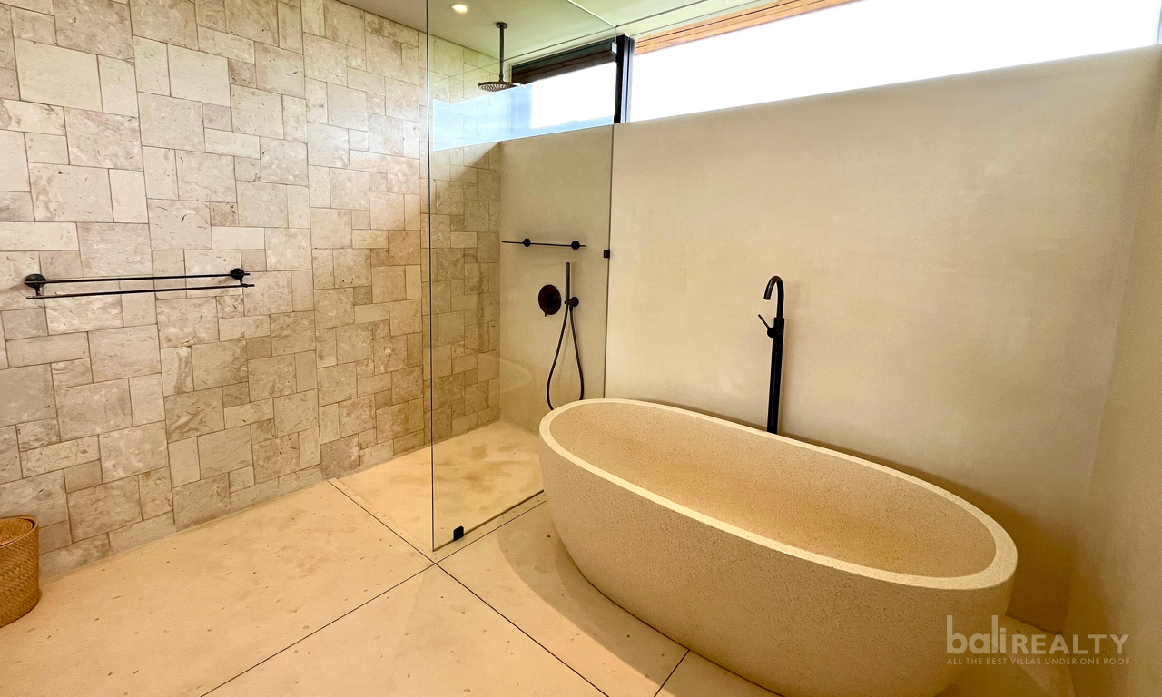 Brand New Three-Bedroom Villa: Yearly Rental with Rice Field View in Tumbak Bayuh — image 14