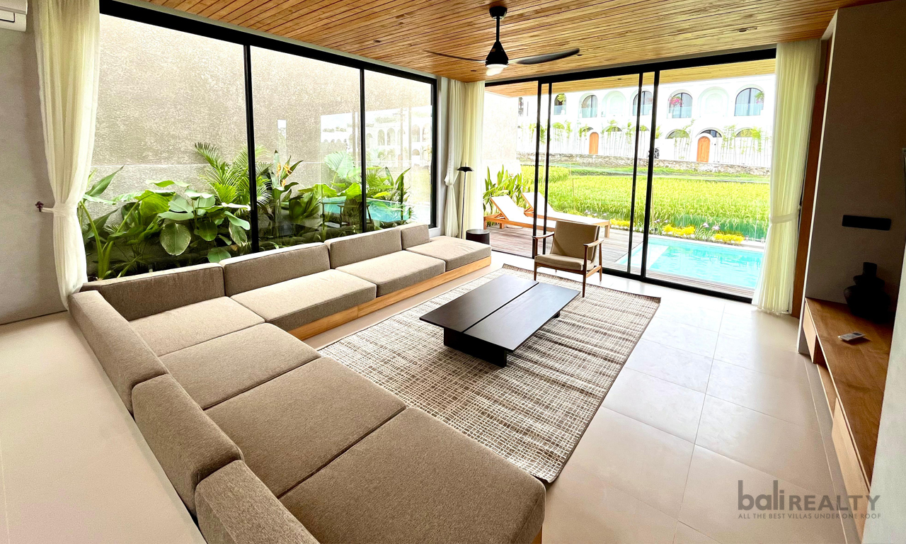 Brand New Three-Bedroom Villa: Yearly Rental with Rice Field View in Tumbak Bayuh — image 5