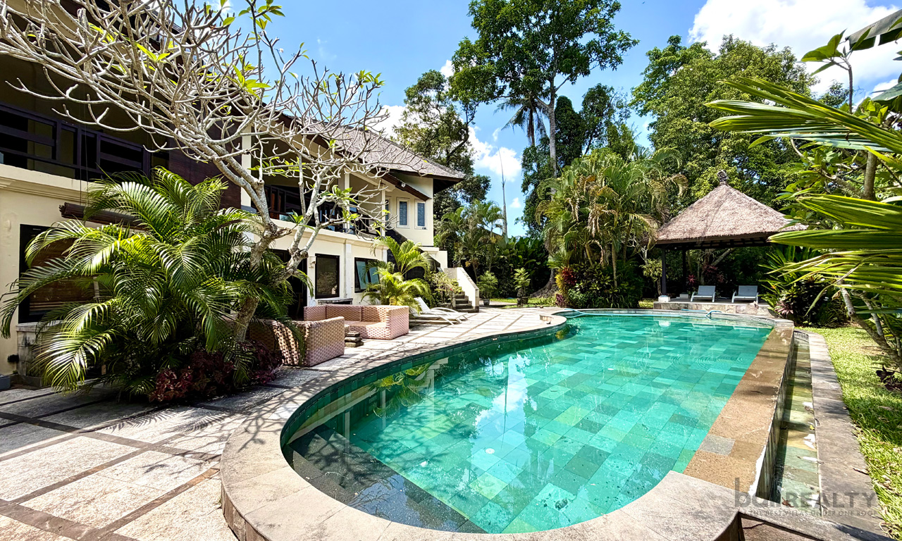 Spacious Five-Bedroom Family Villa for Yearly Rental in Tumbak Bayuh – Rice Field View — image 2
