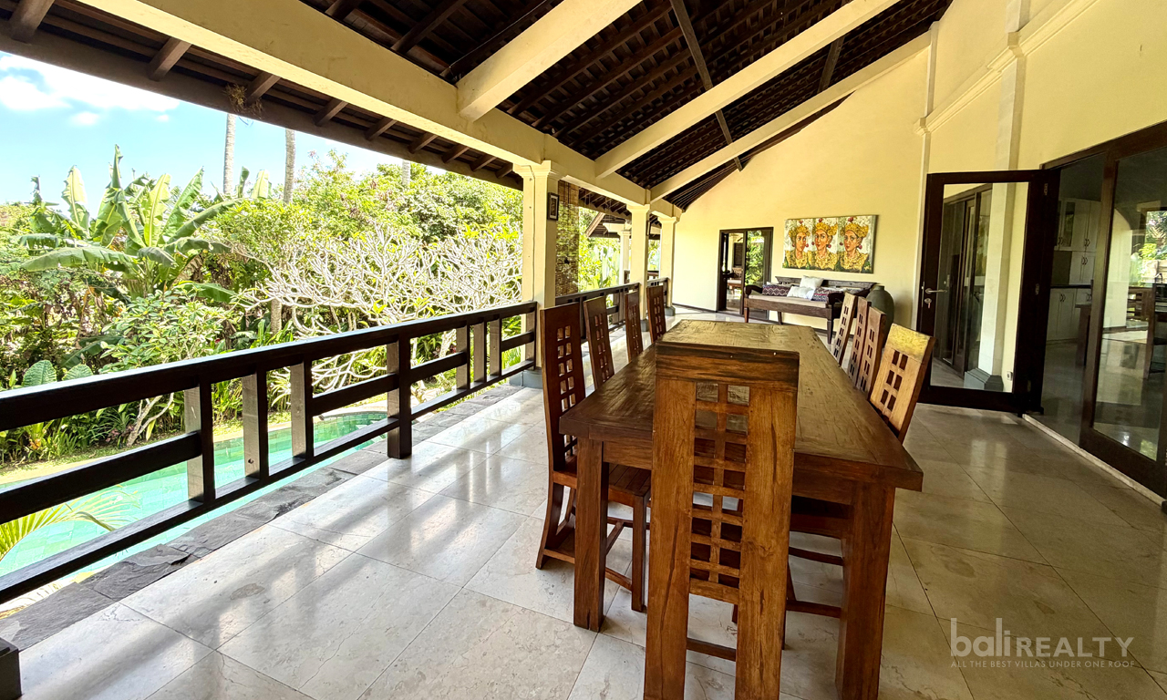 Spacious Five-Bedroom Family Villa for Yearly Rental in Tumbak Bayuh – Rice Field View — image 6