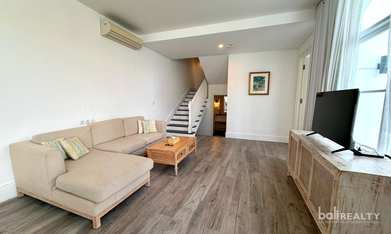 Yearly & Monthly Rent: Fully Furnished Three-Bedroom Villa in Strategic Berawa — image 3