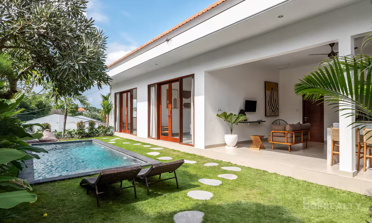 Designer 2-Bedroom Tropical Villa for Yearly Rental in Canggu Padang Linjong 2997