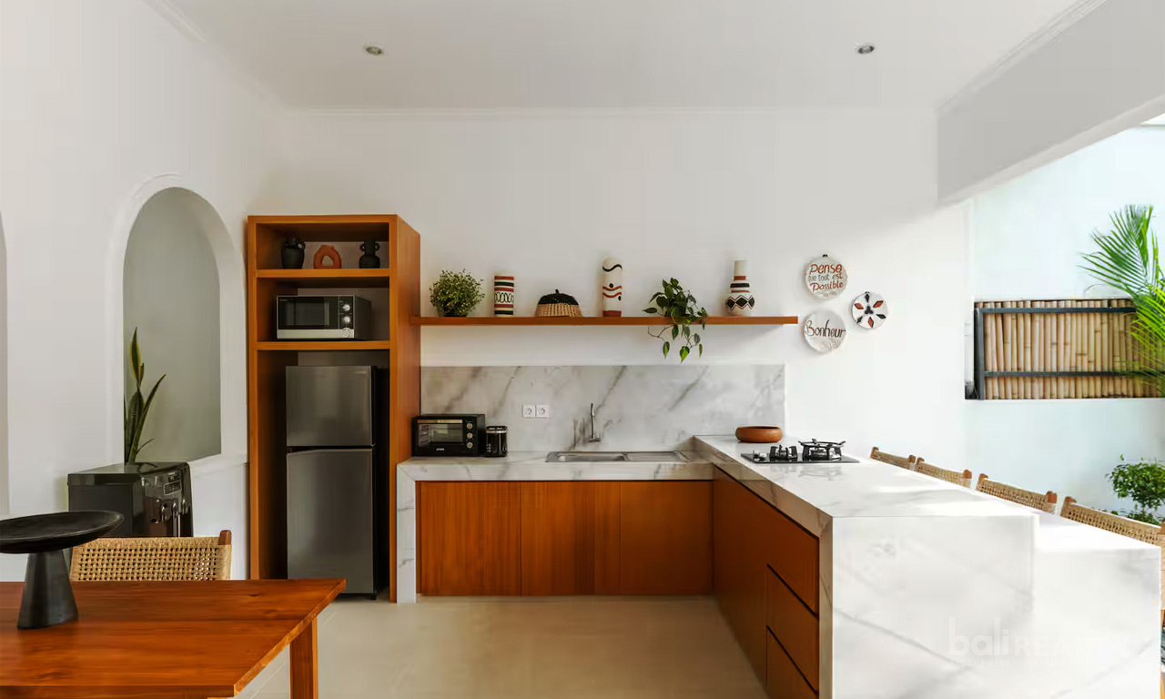 Designer 2-Bedroom Tropical Villa for Yearly Rental in Canggu Padang Linjong 2997 — image 9