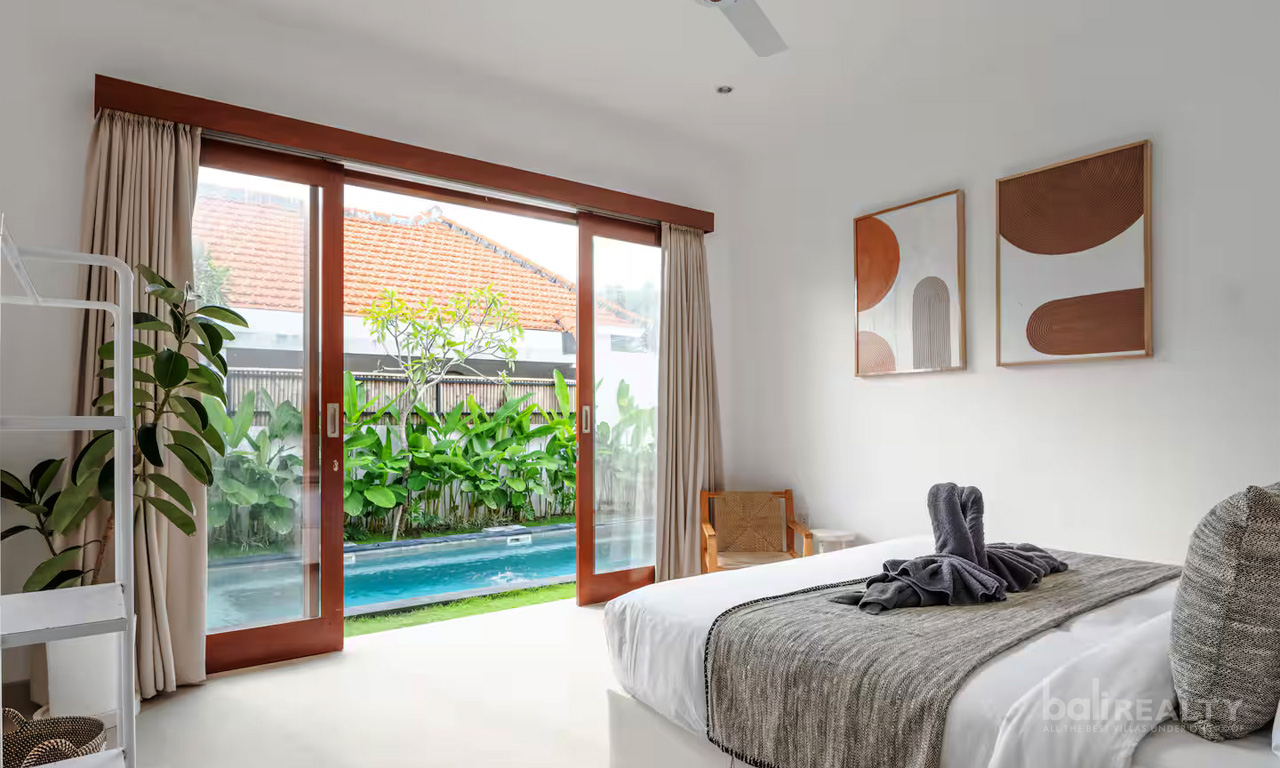 Designer 2-Bedroom Tropical Villa for Yearly Rental in Canggu Padang Linjong 2997 — image 11