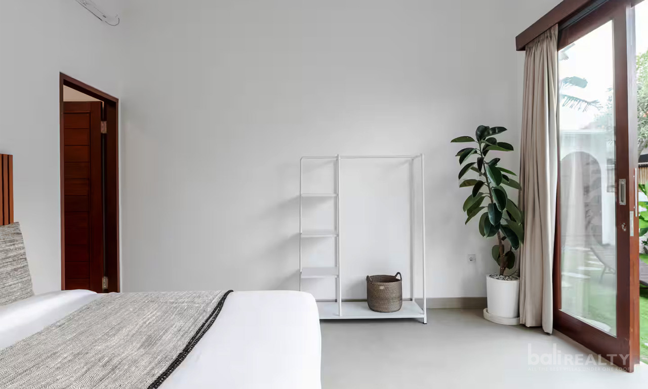 Designer 2-Bedroom Tropical Villa for Yearly Rental in Canggu Padang Linjong 2997 — image 16