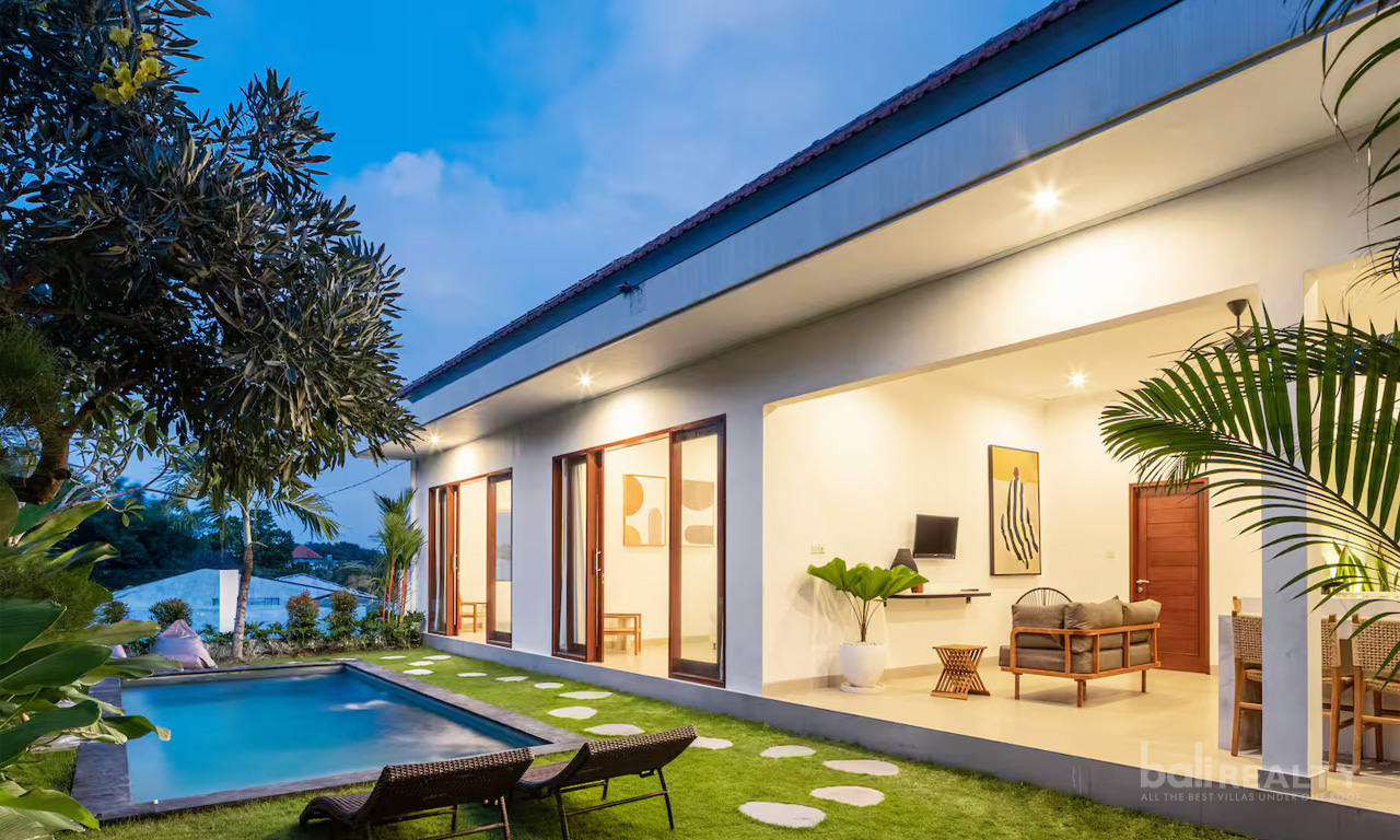 Designer 2-Bedroom Tropical Villa for Yearly Rental in Canggu Padang Linjong 2997 — image 19
