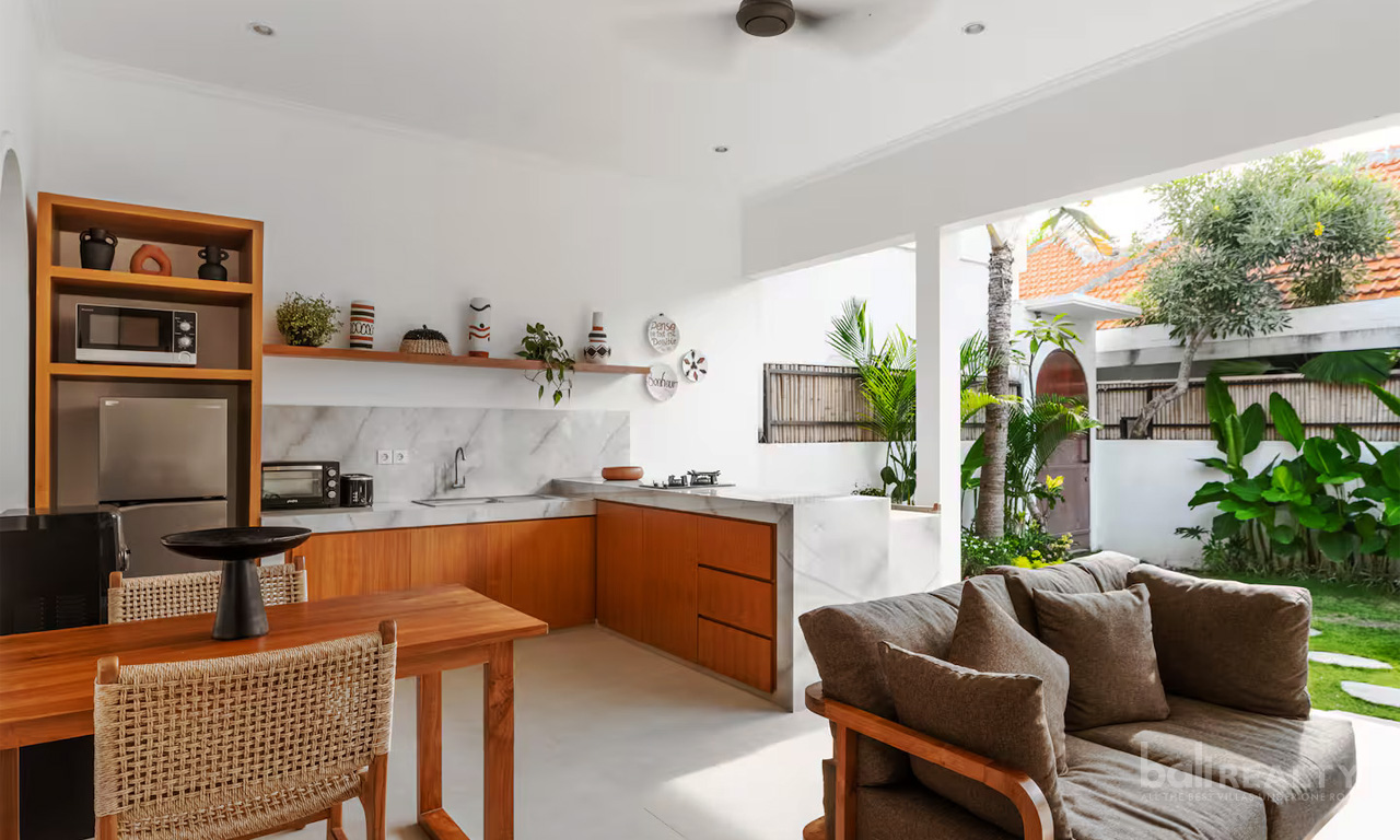 Designer 2-Bedroom Tropical Villa for Yearly Rental in Canggu Padang Linjong 2997 — image 6
