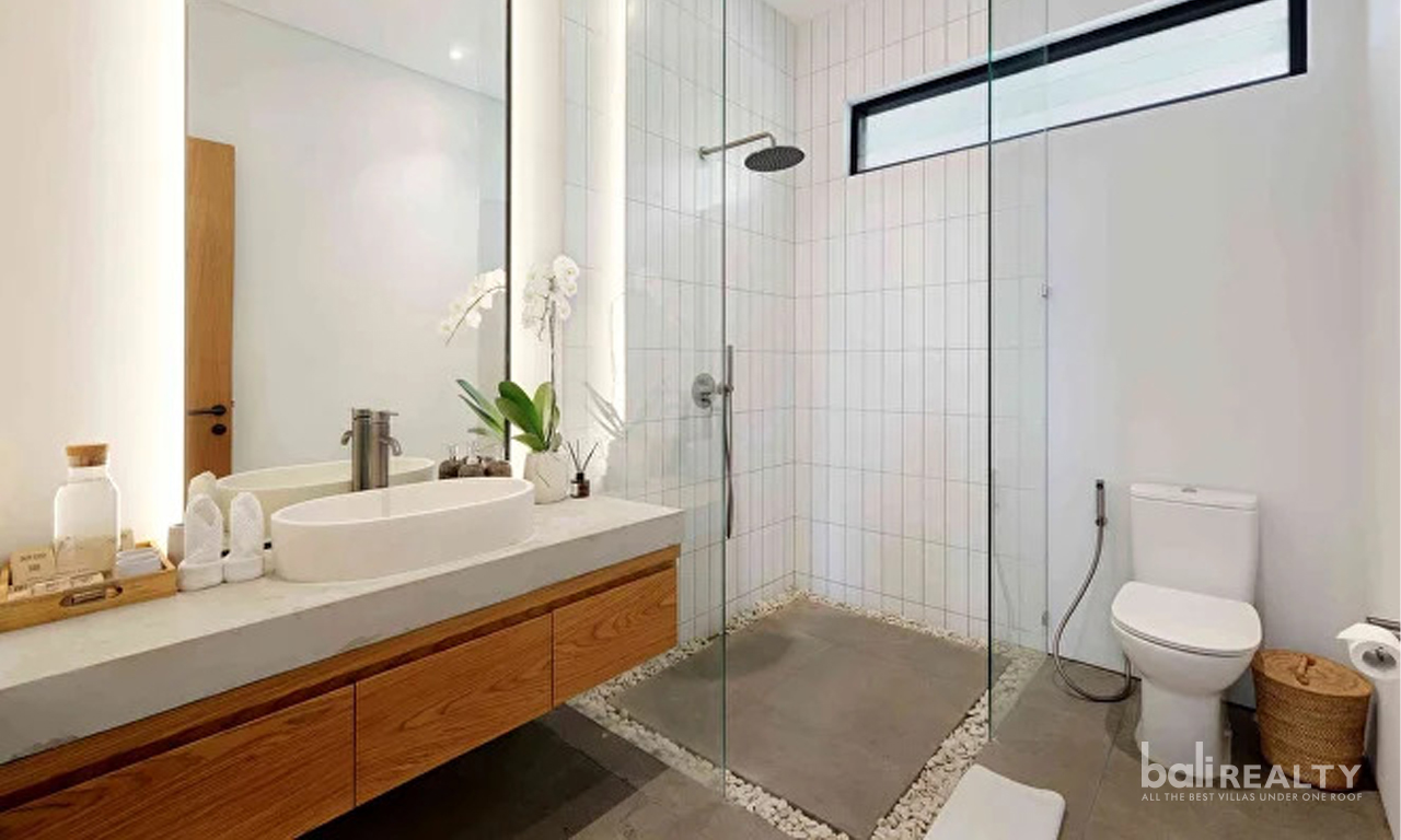 Luxury 3-Bedroom Villa with Rooftop Pool in Batu Bolong, Canggu — image 11