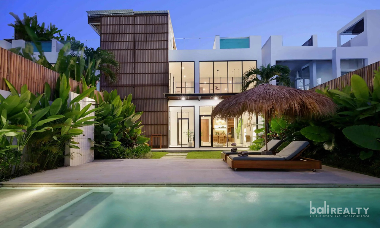 Luxury 3-Bedroom Villa with Rooftop Pool in Batu Bolong, Canggu — image 13