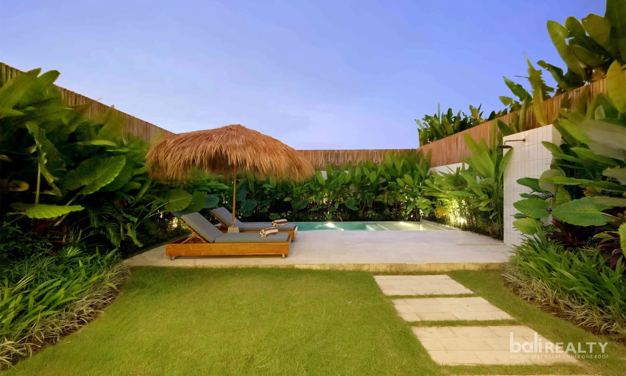 Luxury 3-Bedroom Villa with Rooftop Pool in Batu Bolong, Canggu — image 1