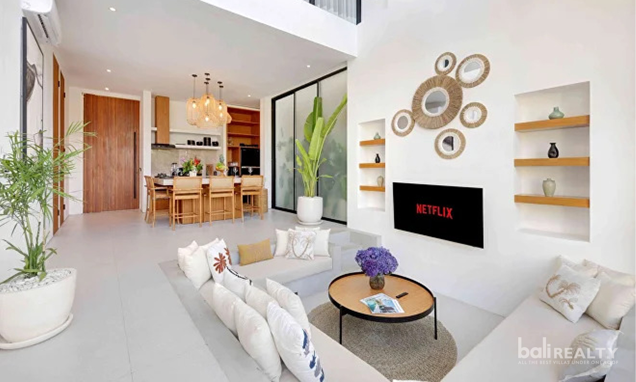 Luxury 3-Bedroom Villa with Rooftop Pool in Batu Bolong, Canggu — image 7