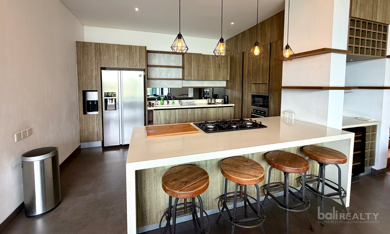 Family-Friendly Three-Bedroom Villa Near Cemagi Beaches: Yearly and Monthly Rental — image 4