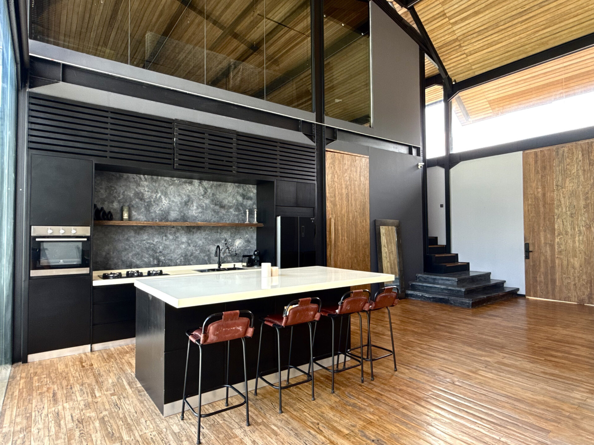 Modern Industrial 3-Bedroom Riverside Villa for Rent in Umalas — image 13