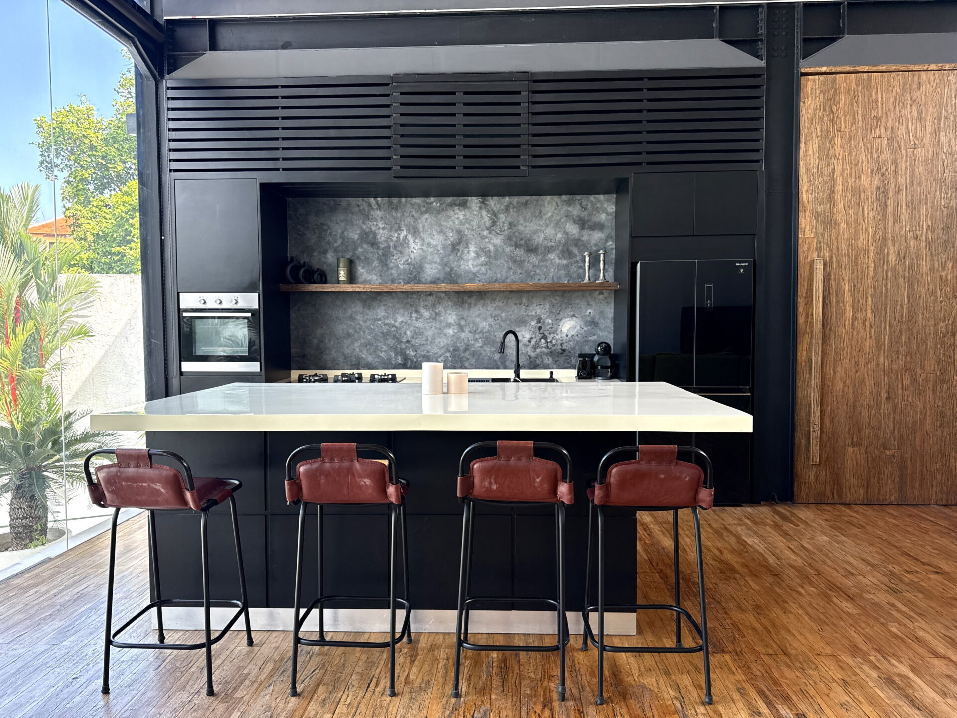 Modern Industrial 3-Bedroom Riverside Villa for Rent in Umalas — image 15