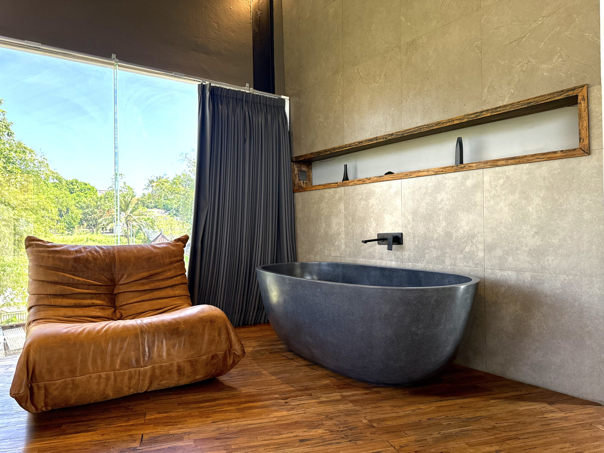 Modern Industrial 3-Bedroom Riverside Villa for Rent in Umalas — image 19