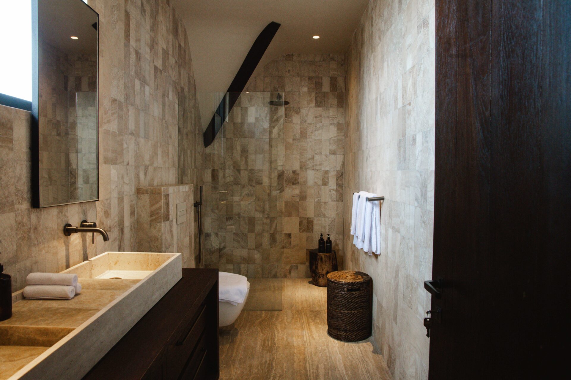 Exceptional 6-Bedroom Villa for Yearly Rental in Umalas — image 11