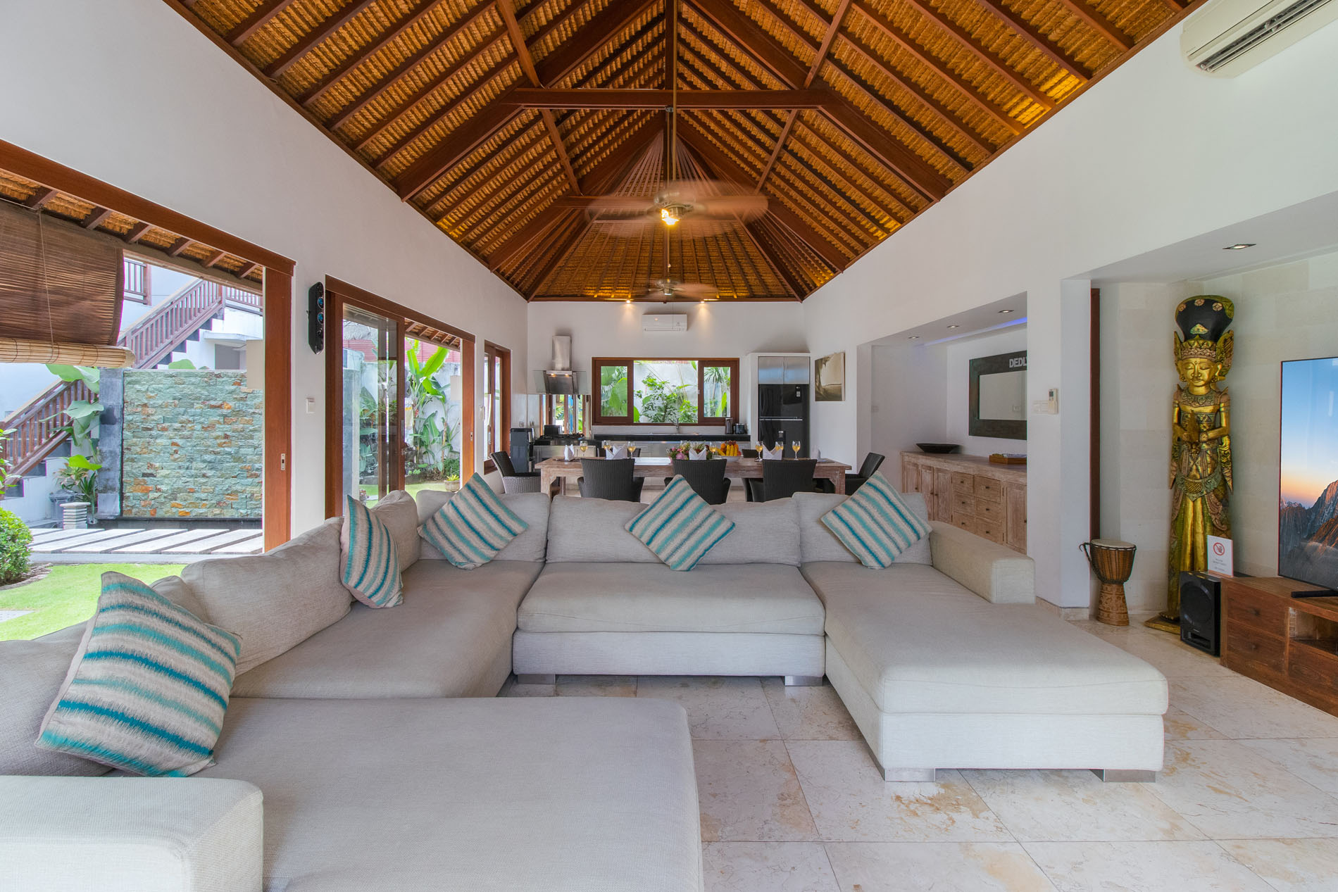 Villa Kirgeo, 4 bedroom villa Canggu Bali — image 18