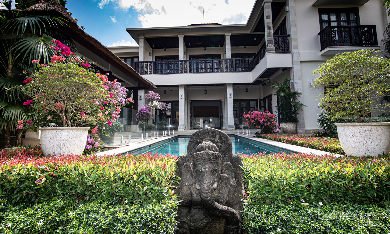 Spacious 3-Bedroom Freehold Villa on 663sqm – Walk to Jimbaran Beach – 2979 — image 1