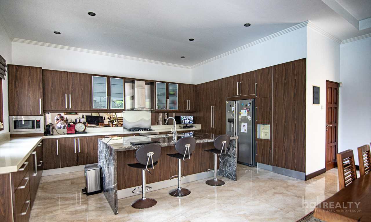 Spacious 3-Bedroom Freehold Villa on 663sqm – Walk to Jimbaran Beach – 2979 — image 5