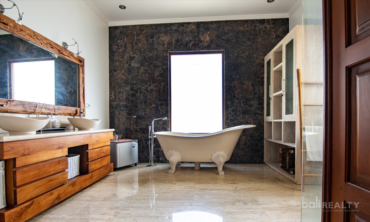 Spacious 3-Bedroom Freehold Villa on 663sqm – Walk to Jimbaran Beach – 2979 — image 7