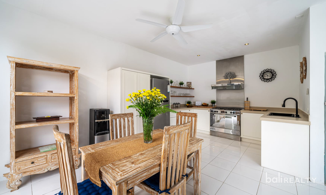 Monthly and Yearly Rental Available: Homey Two-Bedroom Villa in Jimbaran — image 9