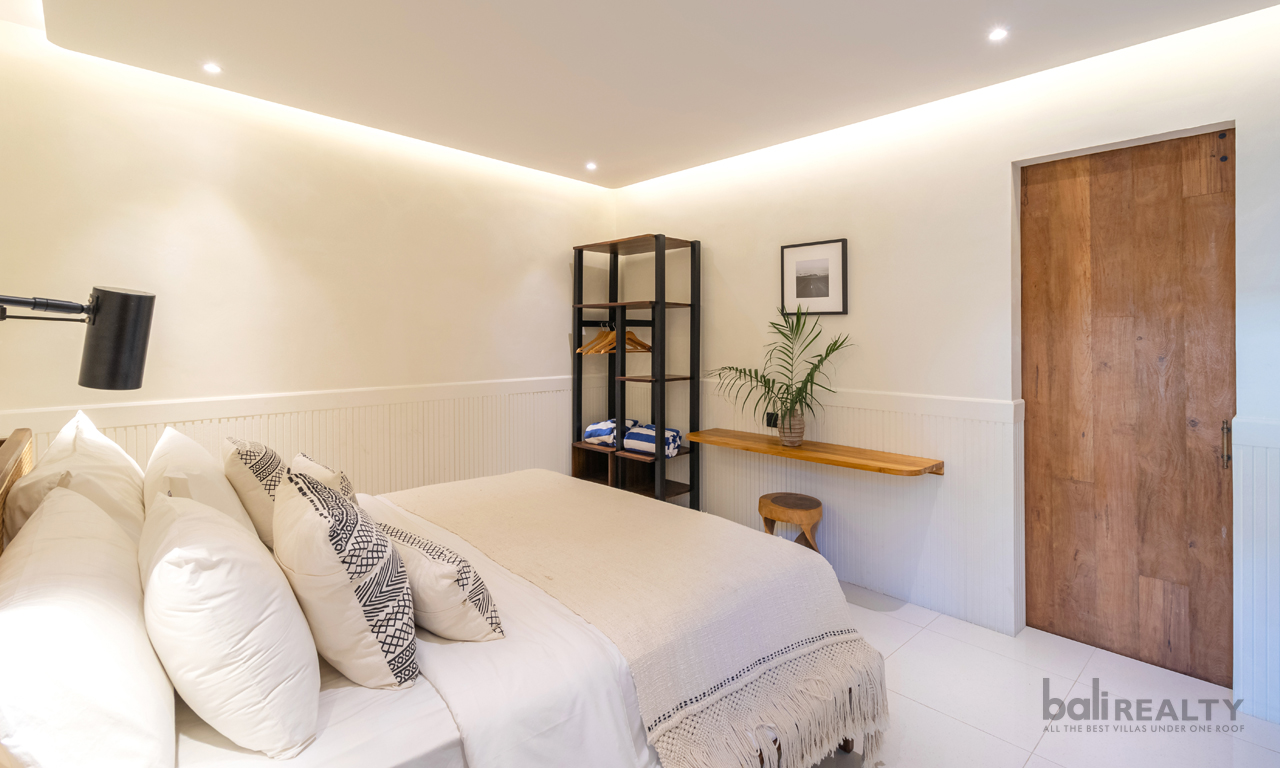 Cozy, Stylish Three-Bedroom Villa in Seminyak with Strategic Access — image 7
